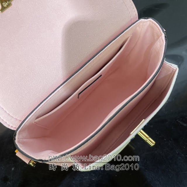 Louis Vuitton新款女包 M58555 路易威登Lockme Tender手袋 LV粉色粒面小牛皮单肩斜挎女包  ydh4205